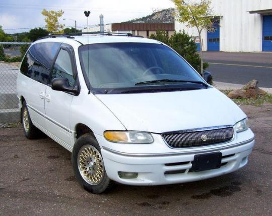 1997 Chrysler town and country minivan #2