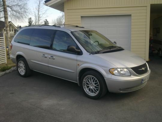 2003 Chrysler town & country lxi minivan