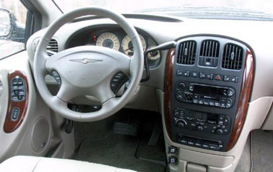 2005 Chrysler town and country limited reviews #2