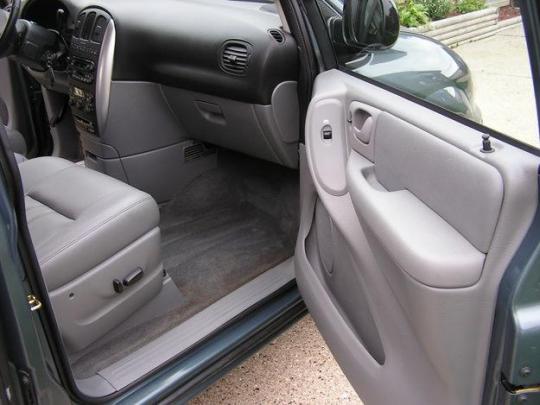 Recalls 2005 chrysler town country vans #2