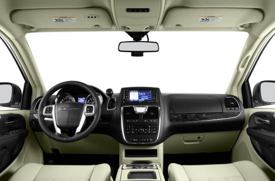 2010 Chrysler town country tire size