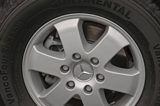 2012 Mercedes sprinter oil capacity