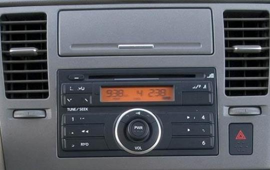 2009 Nissan versa vin #9