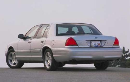 2004 Ford crown victoria towing capacity #3