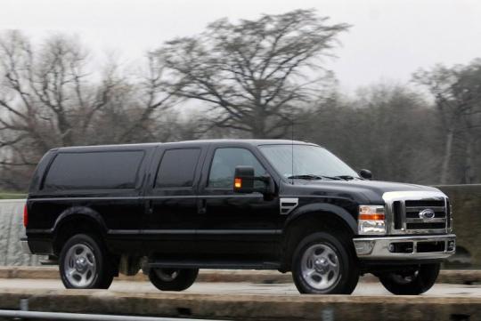 2004 Ford excursion towing capacity