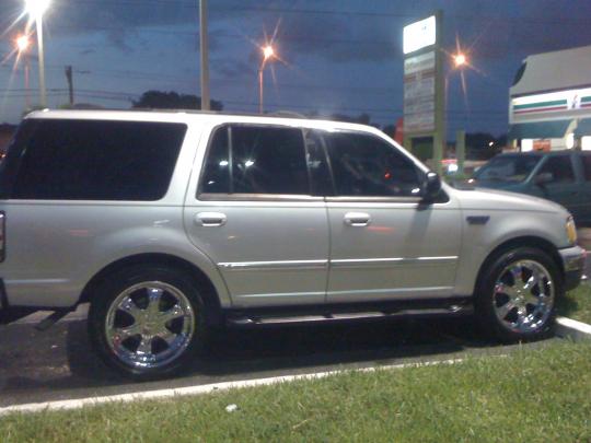 What is the towing capacity of a 2000 ford expedition
