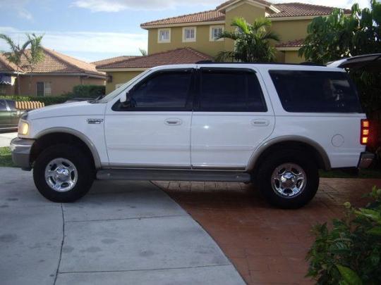 2002 Ford expedition towing capacity