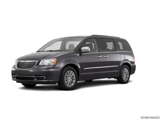 2016 Chrysler Town & Country Photo 1