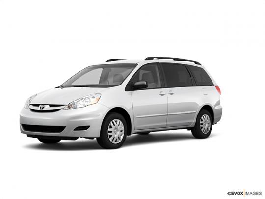 2010 Toyota Sienna Photo 1