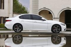 2017 Alfa Romeo Giulia exterior