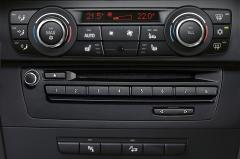 2013 BMW 3-Series interior