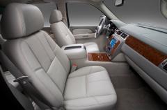 2007 Chevrolet Suburban interior