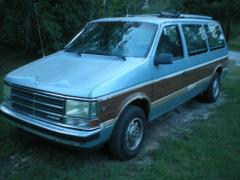 1990 Dodge Grand Caravan Photo 1