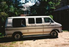 1993 Dodge Ram Wagon Photo 1