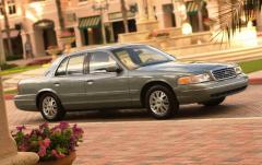 2005 Ford Crown Victoria exterior