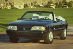 1990 Ford Mustang Photo 3