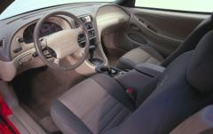 2000 Ford Mustang interior