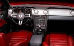 2006 Ford Mustang interior