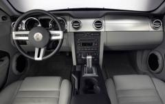 2007 Ford Mustang interior