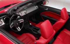 2008 Ford Mustang interior