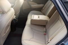 2017 Hyundai Azera interior