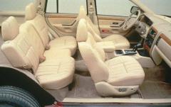 2000 Jeep Grand Cherokee interior