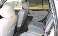 2004 Jeep Grand Cherokee interior