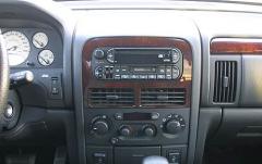 2004 Jeep Grand Cherokee interior