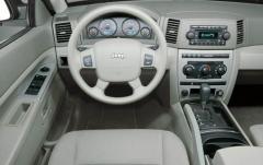 2005 Jeep Grand Cherokee interior