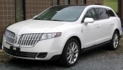 2011 Lincoln MKT Photo 1
