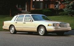 1997 Lincoln Town Car exterior