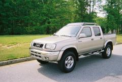 2000 Nissan Frontier Photo 2