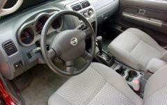 2003 Nissan Frontier interior