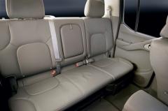 2013 Nissan Frontier interior