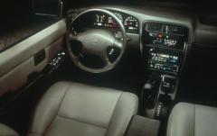1991 Nissan Pathfinder interior