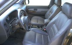 2001 Nissan Pathfinder interior