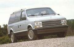 1990 Plymouth Grand Voyager Photo 1