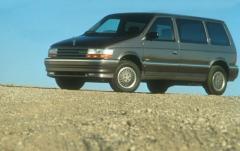 1993 Plymouth Voyager exterior