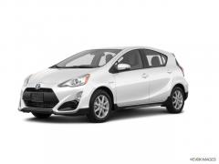 2017 Toyota Prius c Photo 1