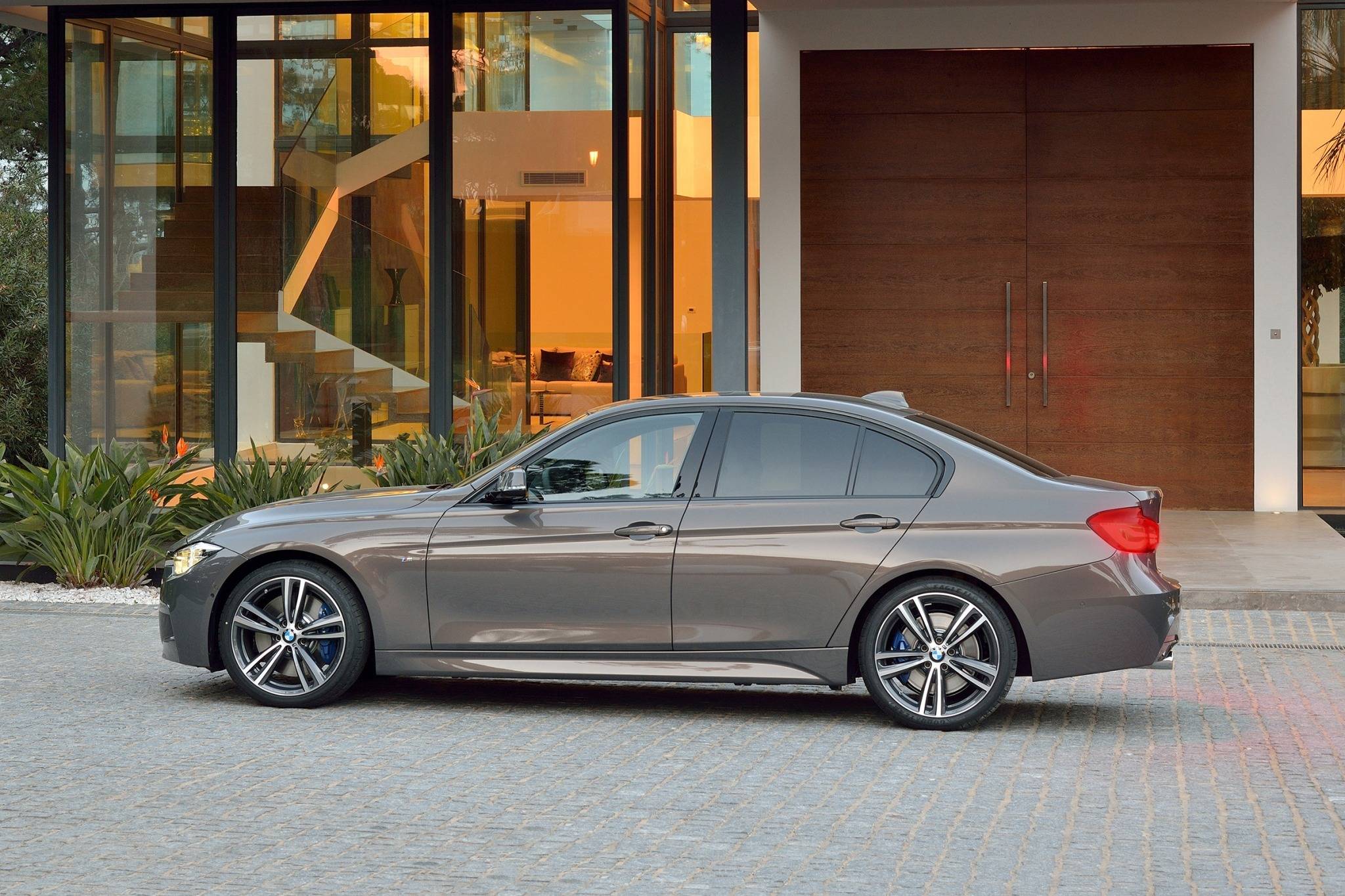 БМВ f30 коричневая