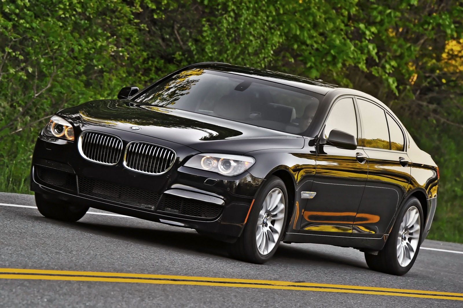 2011 BMW 7-Series 750i Active Hybrid VIN Lookup - AutoDetective