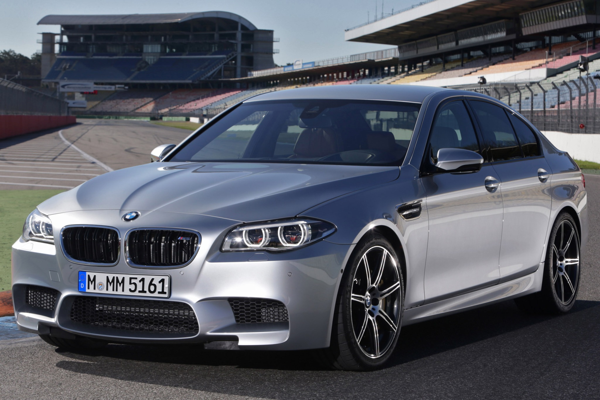 2015 BMW M5 VINs, Configurations, MSRP & Specs - AutoDetective