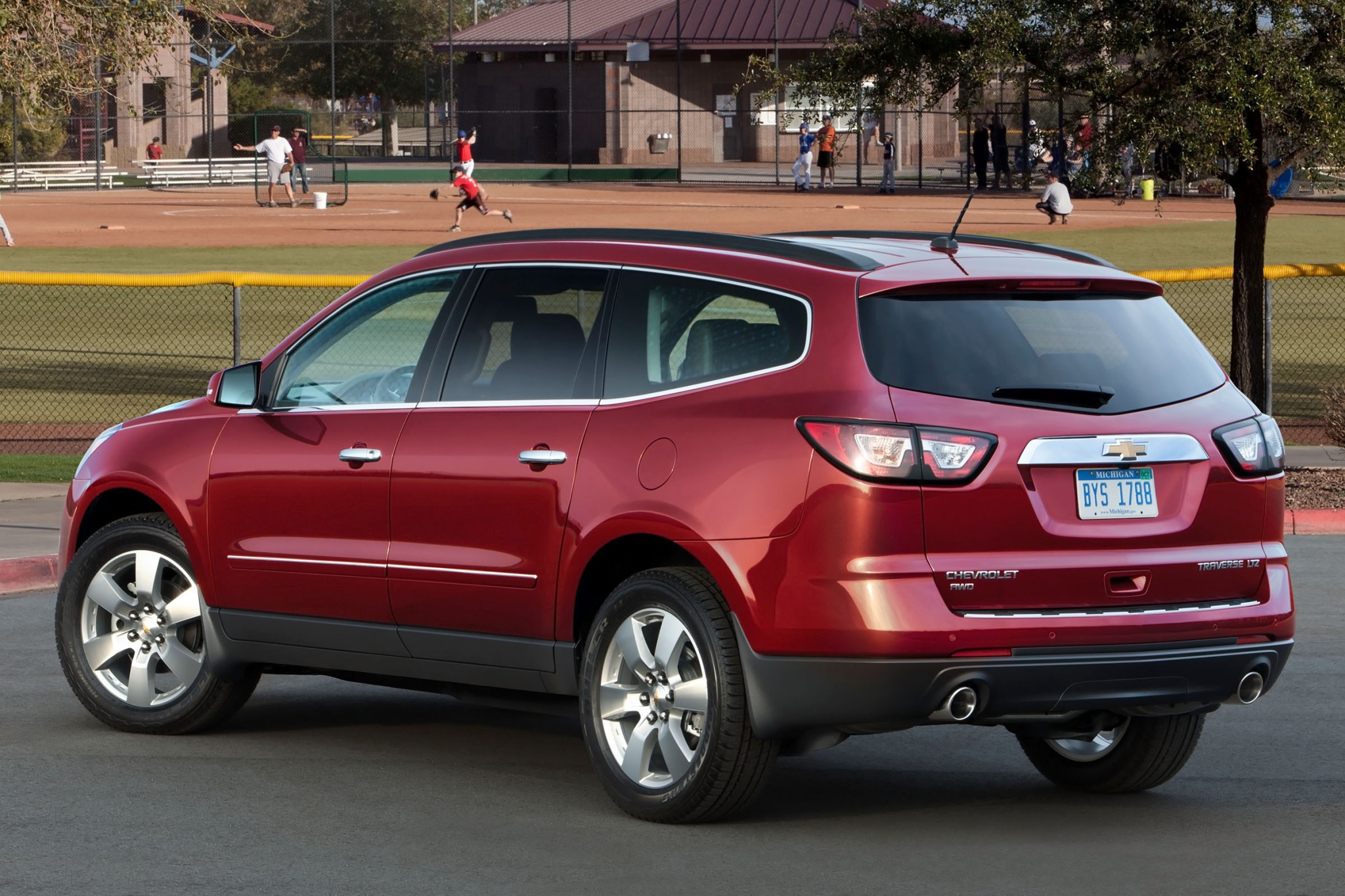 2015 Chevrolet Traverse LS FWD w/PDC VIN Lookup AutoDetective