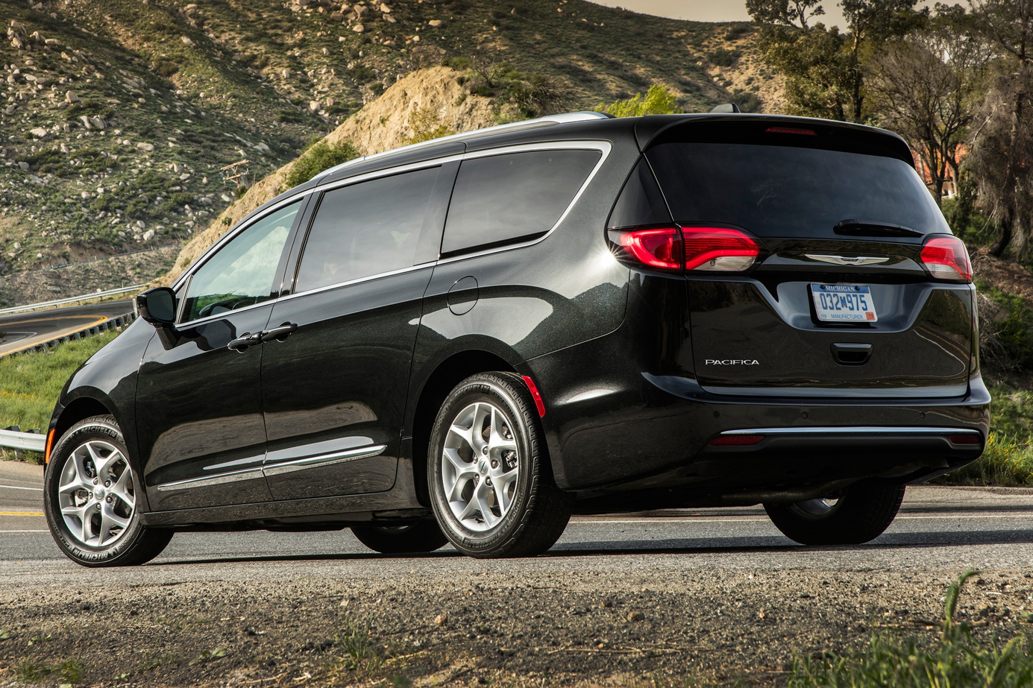 Chrysler Pacifica Features And Specs