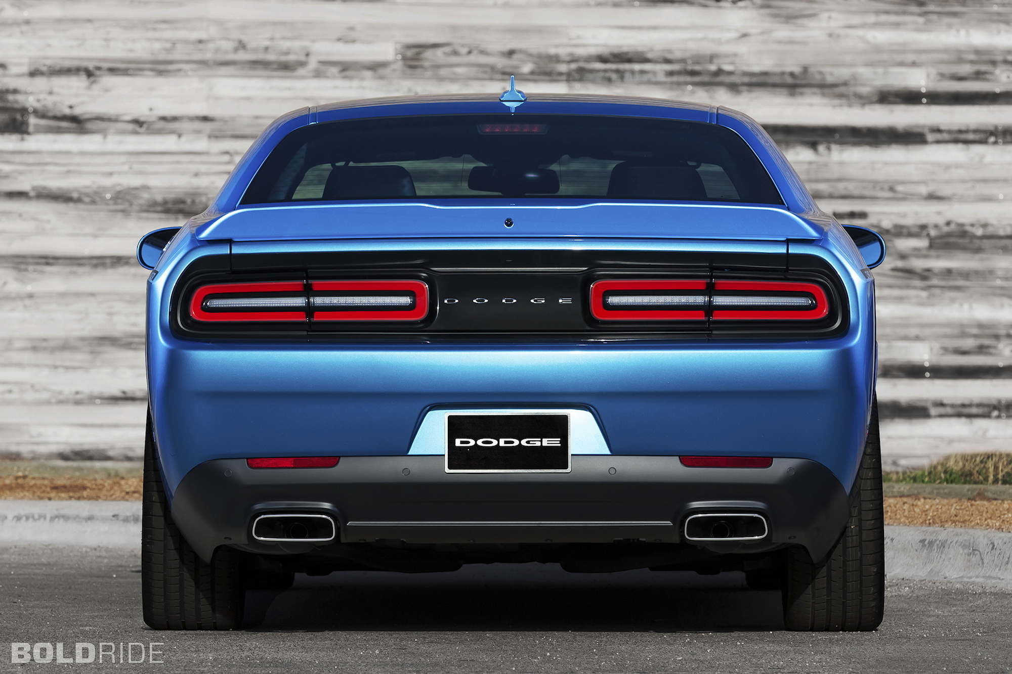 Dodge challenger 2015 года