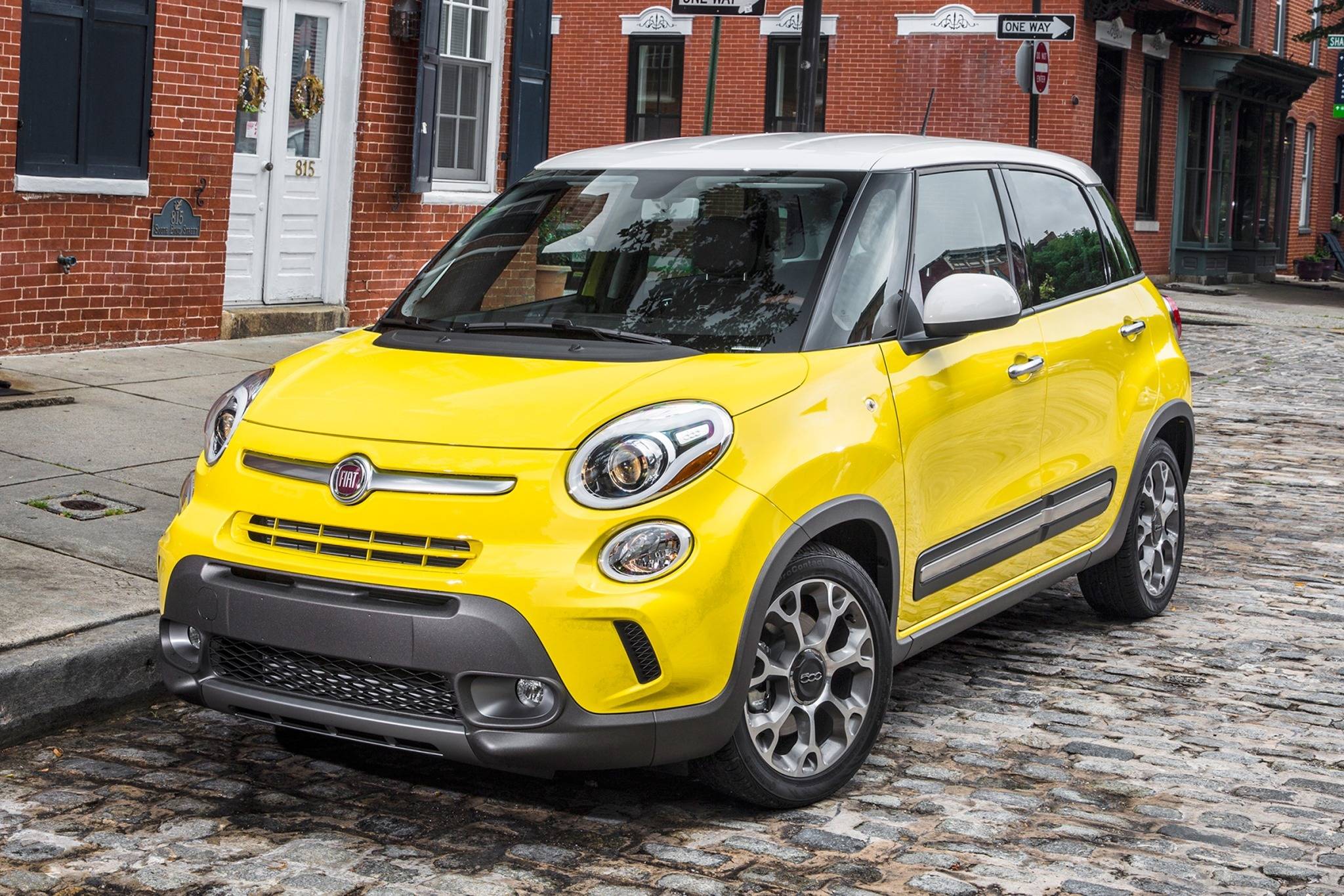 2017 Fiat 500L VINs, Configurations, MSRP & Specs AutoDetective