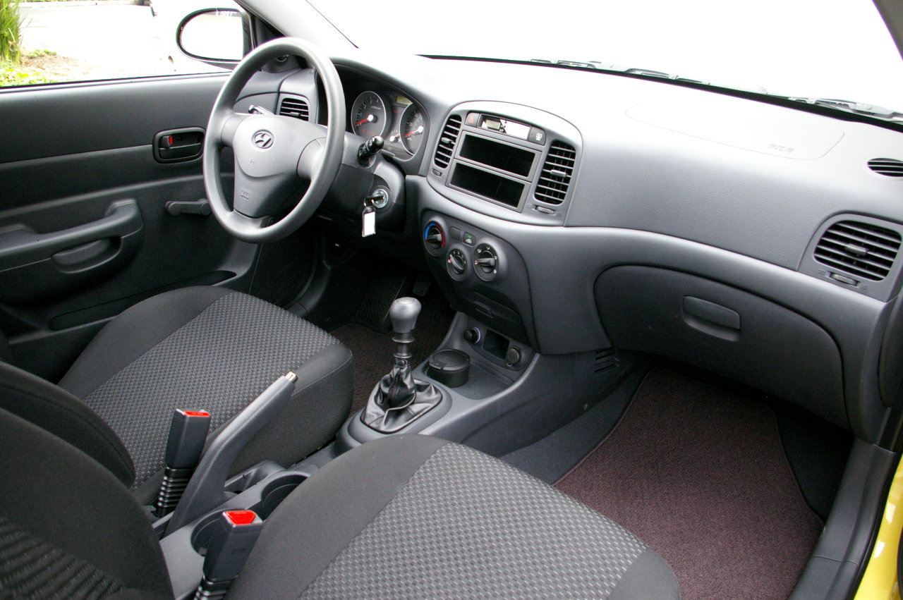 Где находится салон hyundai. Hyundai Accent 2008 салон. Hyundai Accent 2008 Interior. Hyundai Accent Interior. Hyundai Accent 2007 интерьер.