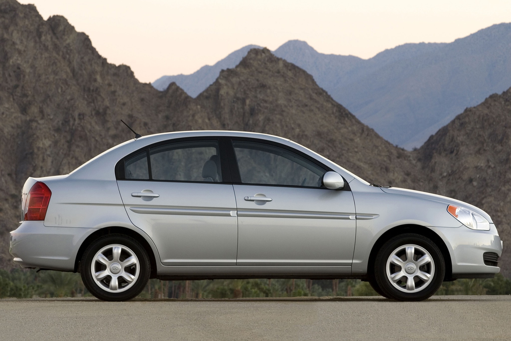 2010 Hyundai Accent Specs, Prices, VINs & Recalls - AutoDetective