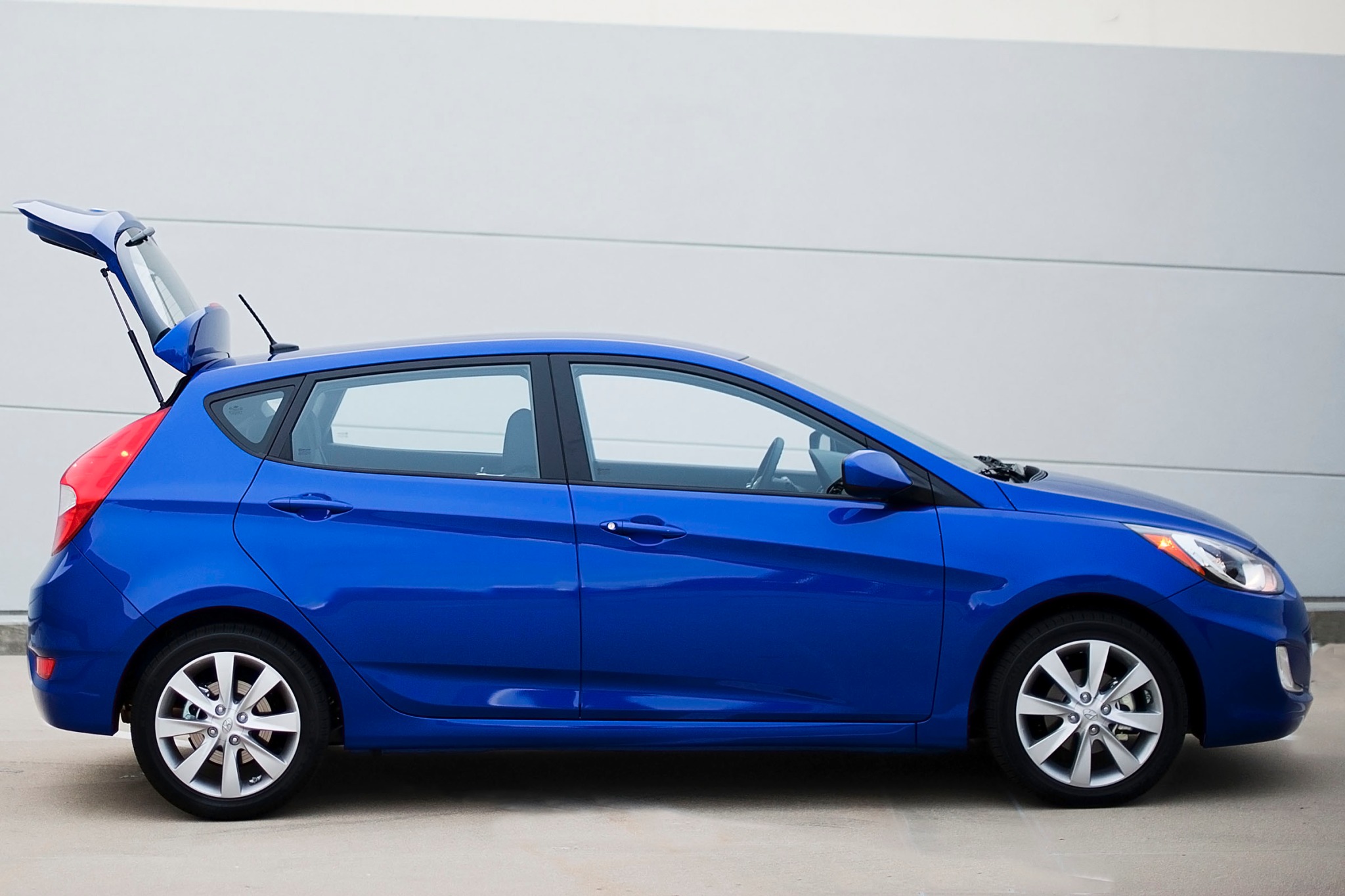 2012 Hyundai Accent GLS 4-Door VIN Number Search - AutoDetective