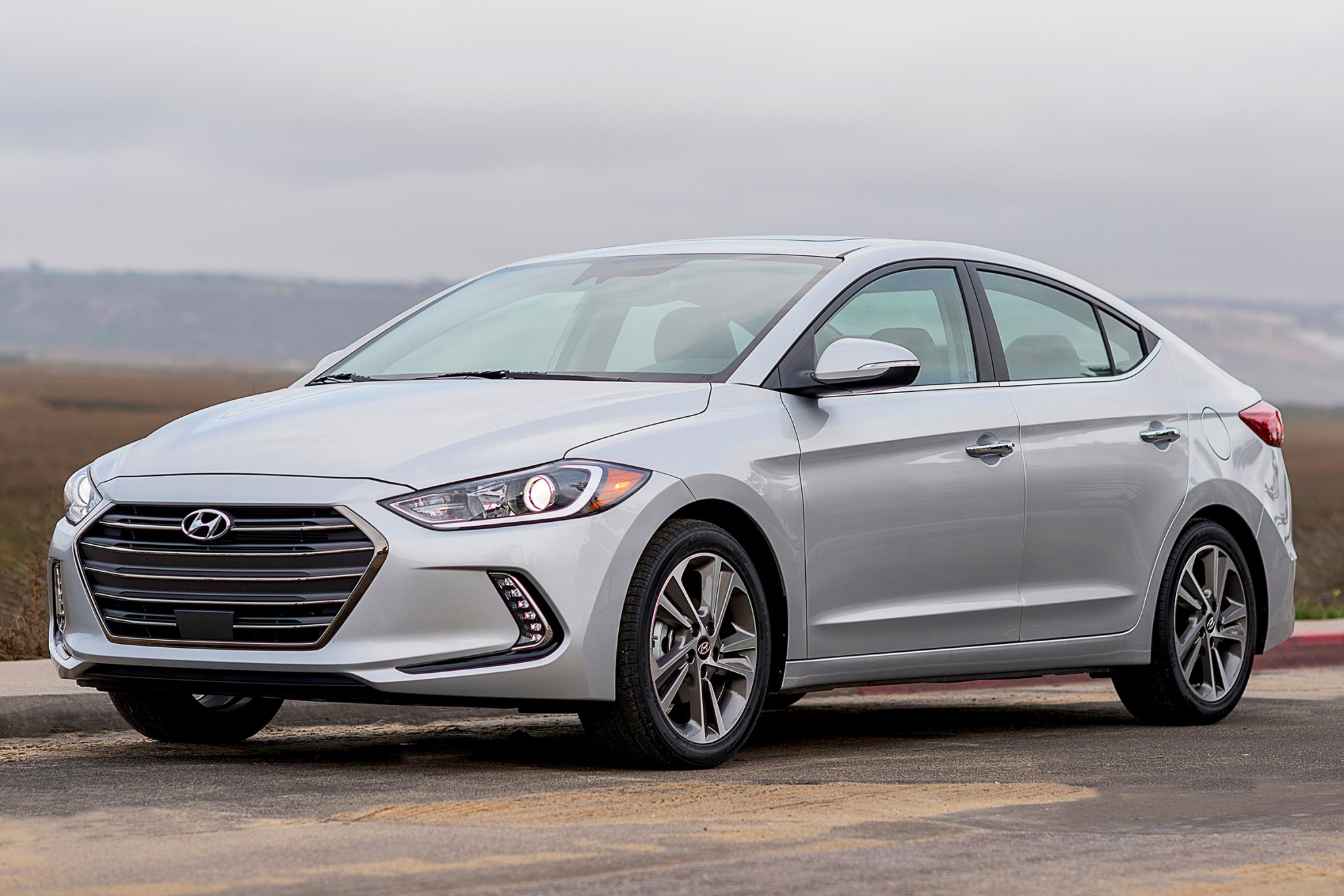 Hyundai elantra 2017 года
